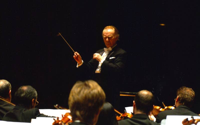 El Maestro Semkow dirigiendo a la BOS en 2007